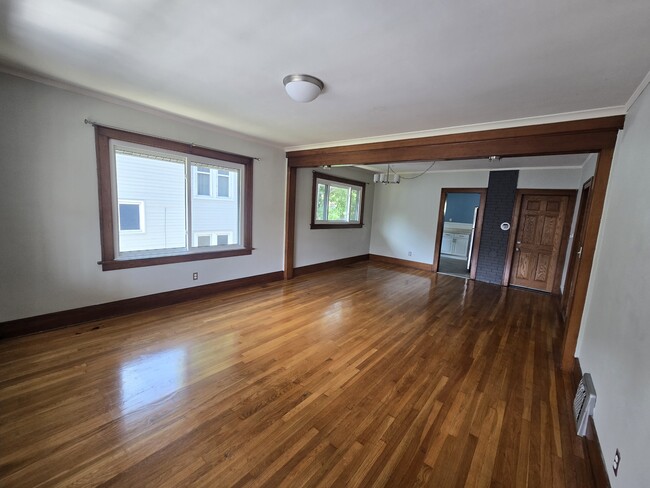 1019 Widdicomb Ave NW, Unit 2 in Grand Rapids, MI - Building Photo - Building Photo