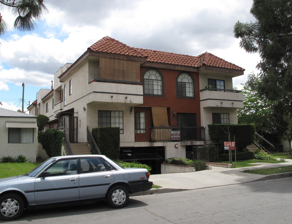 2324 N Niagara St in Burbank, CA - Foto de edificio