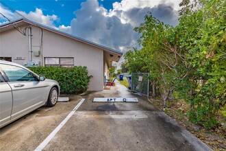 204 NW 7th St in Pompano Beach, FL - Foto de edificio - Building Photo