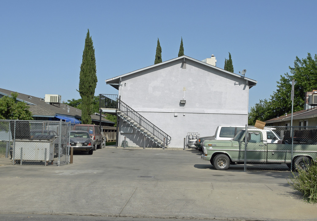 541 M St in Merced, CA - Foto de edificio