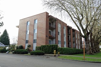 Riverview Apartments in Renton, WA - Foto de edificio - Building Photo