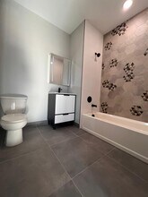 130 Mallory Ave, Unit 401 in Jersey City, NJ - Foto de edificio - Building Photo