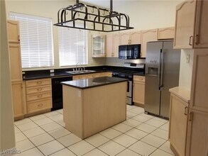 3305 Tuscany Village Dr in Las Vegas, NV - Building Photo - Building Photo