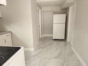 342 E 46th St in Hialeah, FL - Building Photo - Building Photo