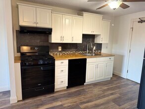 136 Mammoth Rd in Hooksett, NH - Building Photo - Building Photo