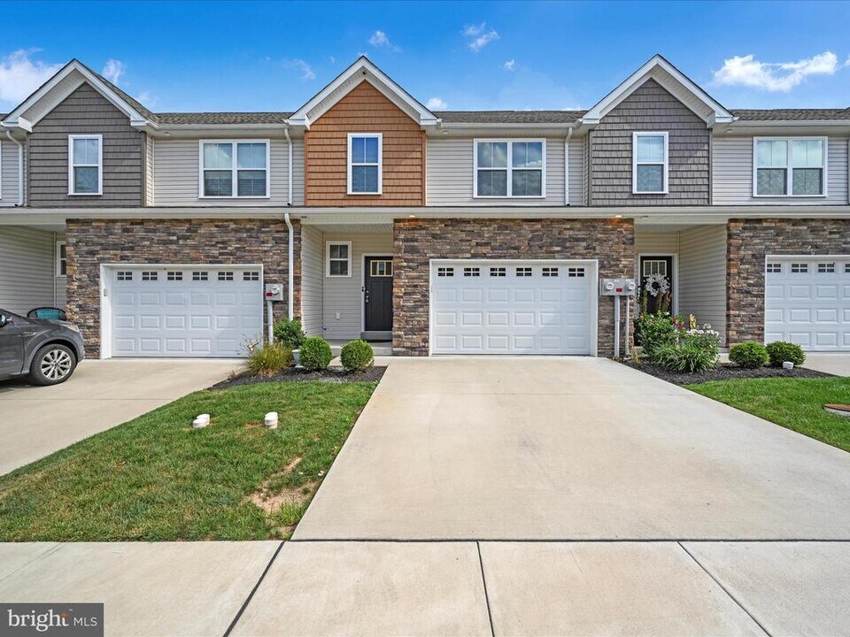 108 Staplehill Ct in Reading, PA - Building Photo