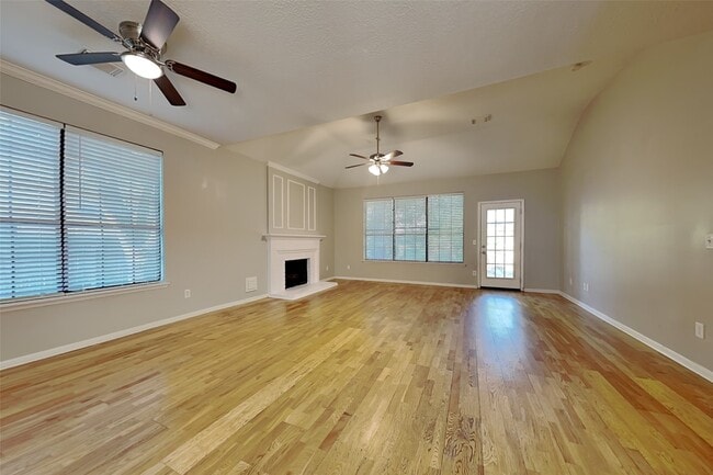property at 6 E Summer Storm Cir
