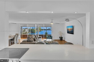 1350 NE 191st St, Unit B307 in North Miami Beach, FL - Building Photo - Building Photo