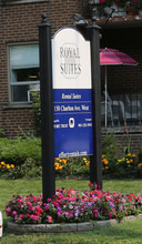 Royal Suites Apartments in Hamilton, ON - Building Photo - Building Photo