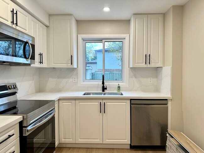 751 Hillcroft St in Oshawa, ON - Building Photo - Building Photo