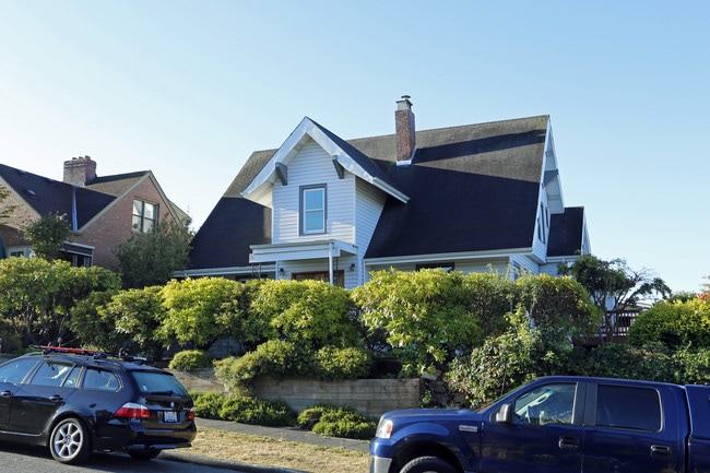 3321 NW 72nd St in Seattle, WA - Foto de edificio - Building Photo