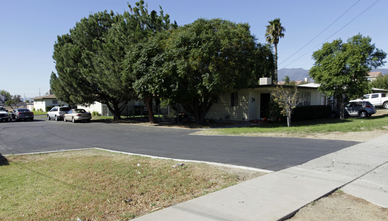 8452 Oleander Ave in Fontana, CA - Building Photo