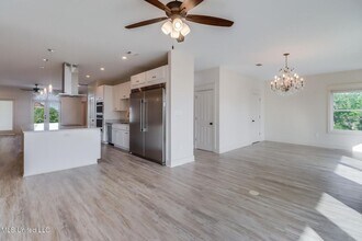 238 Lovers Ln in Ocean Springs, MS - Building Photo - Building Photo