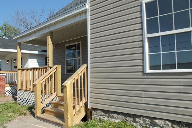 423 W Division St in Springfield, MO - Building Photo - Building Photo