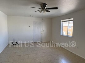 352 Rio Grande Ct in Bullhead City, AZ - Building Photo