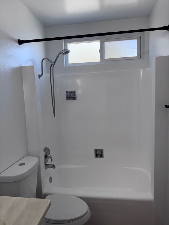 1360 Hornblend St in San Diego, CA - Building Photo - Building Photo