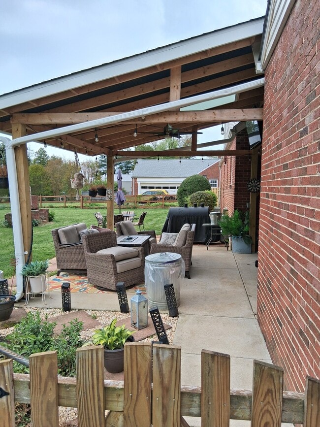 property at 7012 Warfield Rd