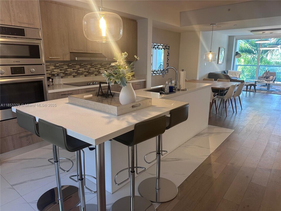 1000 99th St in Bay Harbor Islands, FL - Foto de edificio