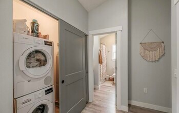 530 Missouri Ave S in Salem, OR - Foto de edificio - Building Photo