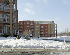 Le Condoval in Laval, QC - Building Photo - Primary Photo