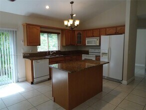 10281 NW 11th Ct in Plantation, FL - Building Photo - Building Photo