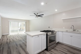 High Tide in San Clemente, CA - Foto de edificio - Interior Photo