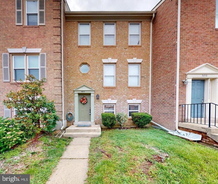 5612 Gresham Ln in Centreville, VA - Building Photo