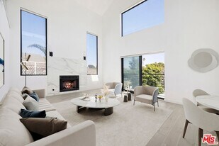 2225 4th St in Santa Monica, CA - Building Photo