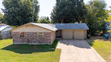 304 W Campbell Dr in Midwest City, OK - Building Photo - Building Photo