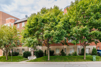 250 Lansdowne Av in Westmount, QC - Building Photo - Building Photo
