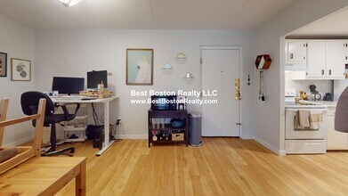 19 Central St, Unit 15 in Somerville, MA - Foto de edificio - Building Photo