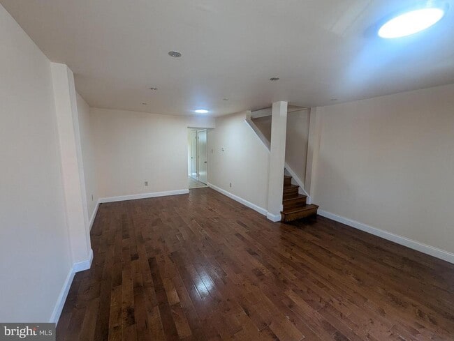 property at 1624 W Diamond St