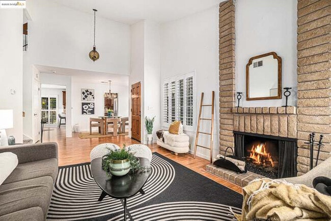 1022 Village Dr in Martinez, CA - Building Photo - Building Photo