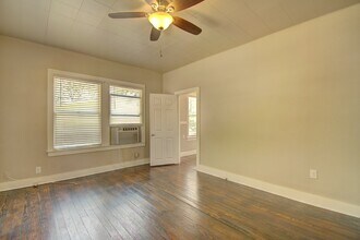 309 Lowry St in Kerrville, TX - Building Photo - Building Photo