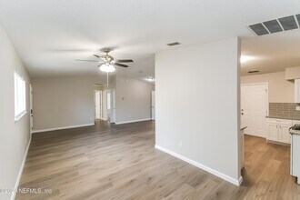 7263 Eudine Dr N in Jacksonville, FL - Building Photo - Building Photo