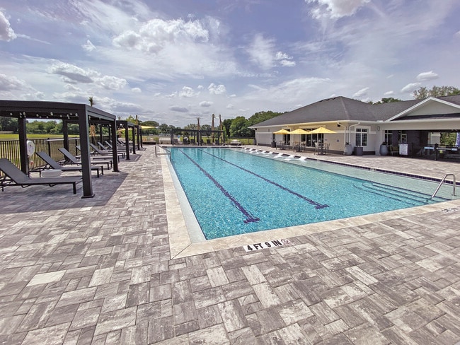 West Shire Village in Ocala, FL - Foto de edificio - Building Photo