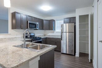 Trade Winds Apartment Homes in Elkhorn, NE - Foto de edificio - Building Photo