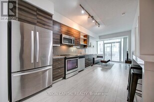 525 Adelaide St W in Toronto, ON - Building Photo