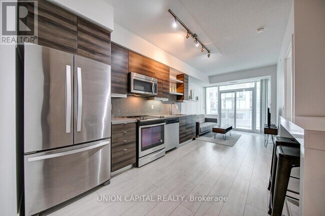 property at 525 Adelaide St W