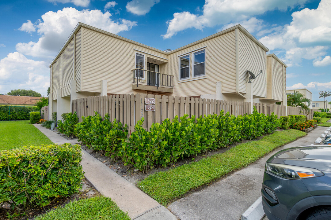 1522 Shaker Cir in Wellington, FL - Building Photo