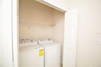 7770 Moonstone Dr in Sarasota, FL - Building Photo - Building Photo