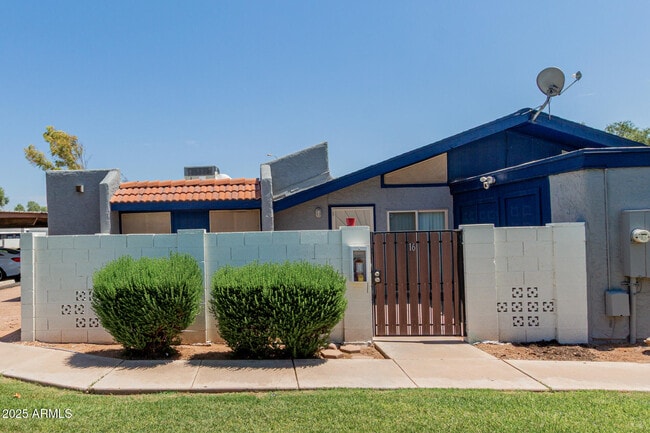 property at 712 N Santa Barbara