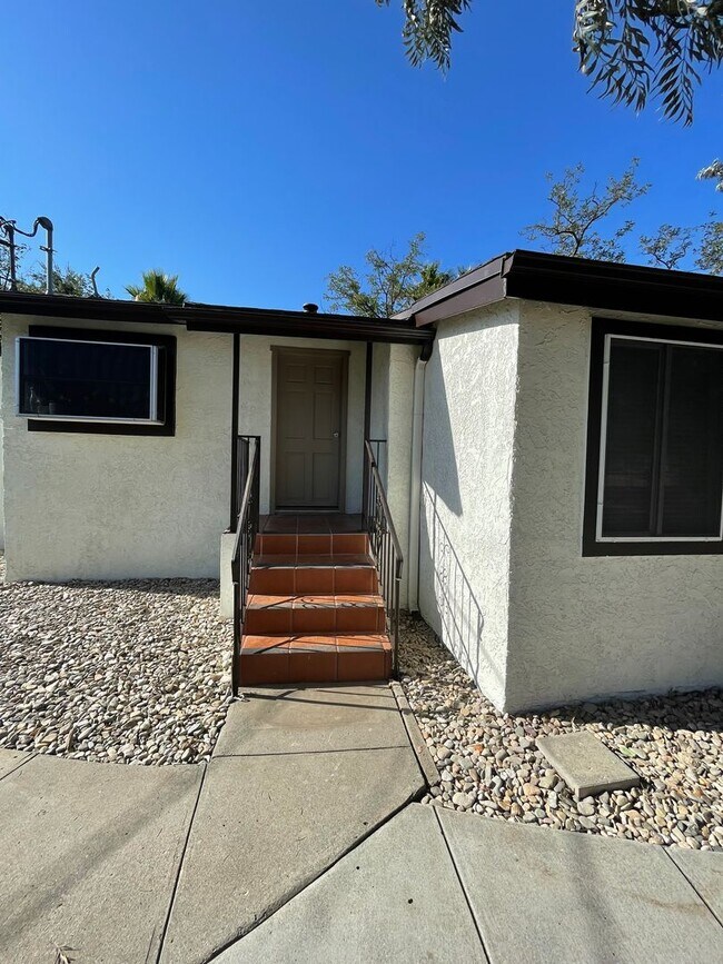 187 Hillcrest Ln in Ramona, CA - Building Photo - Building Photo