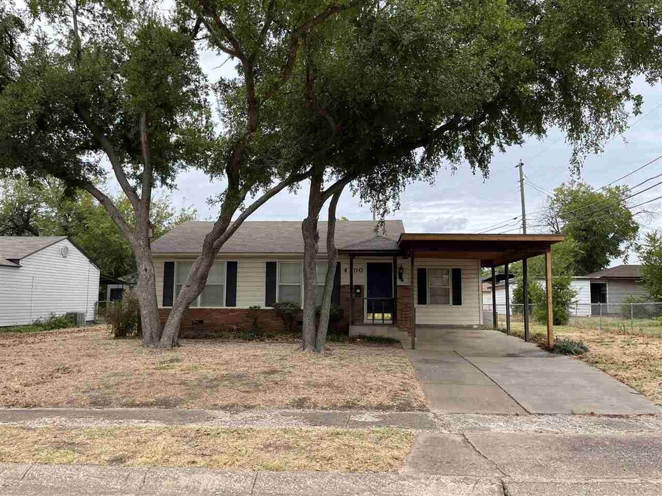 4300 McCutchen Ave in Wichita Falls, TX - Building Photo