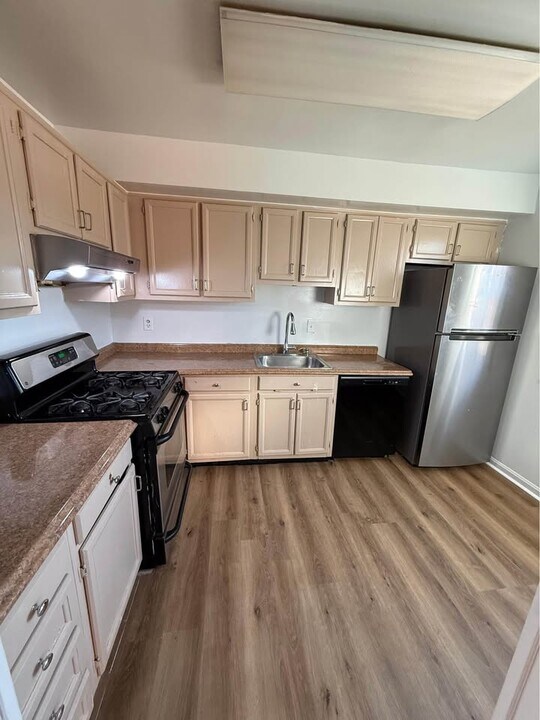 728 Quince Orchard Blvd, Unit T2 in Gaithersburg, MD - Building Photo