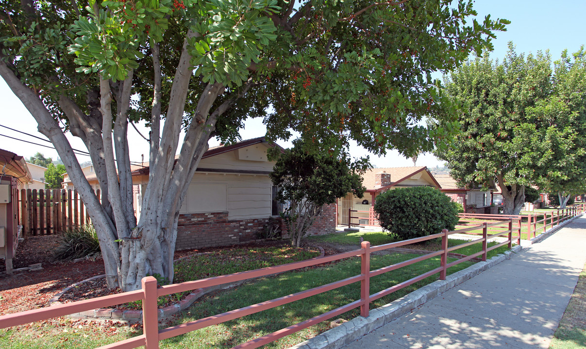 Royal Apartments in El Cajon, CA - Building Photo