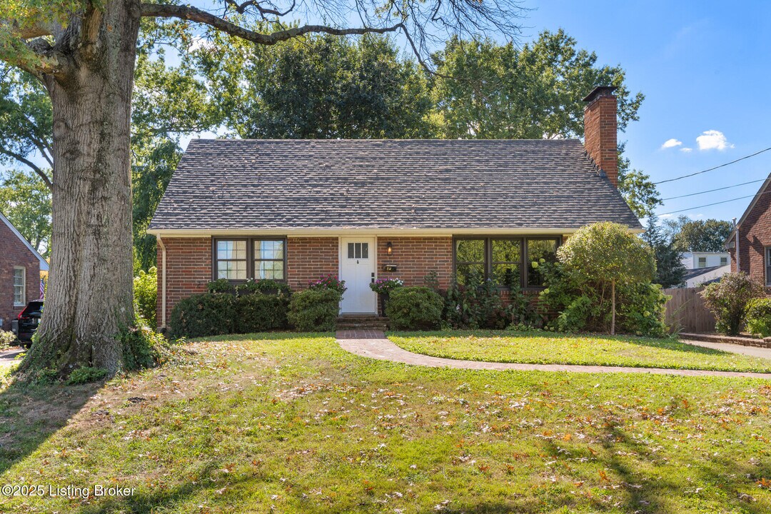 810 Beechwood Rd in Louisville, KY - Building Photo