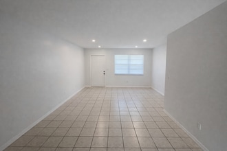 5010 Killarney Ave in Fort Pierce, FL - Foto de edificio - Building Photo