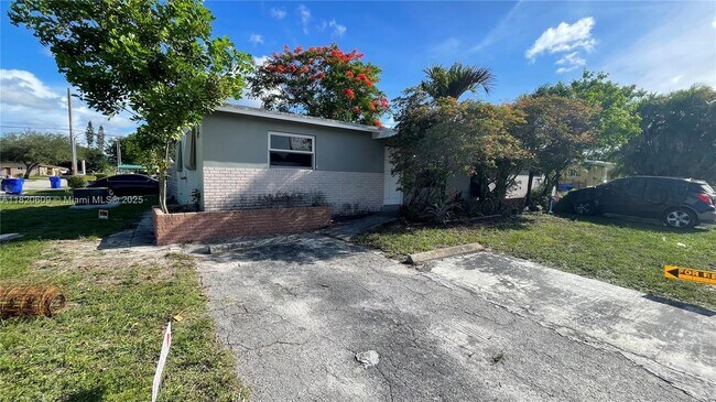 5900 Garfield St-Unit -East in Hollywood, FL - Building Photo - Building Photo