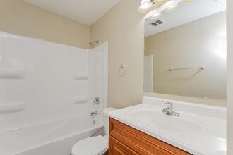 881 Edenwood Dr in Roselle, IL - Building Photo - Building Photo